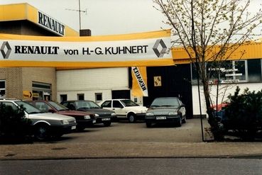 Firmenhof vom Autohaus Kuhnert am Tag der Eröffnung